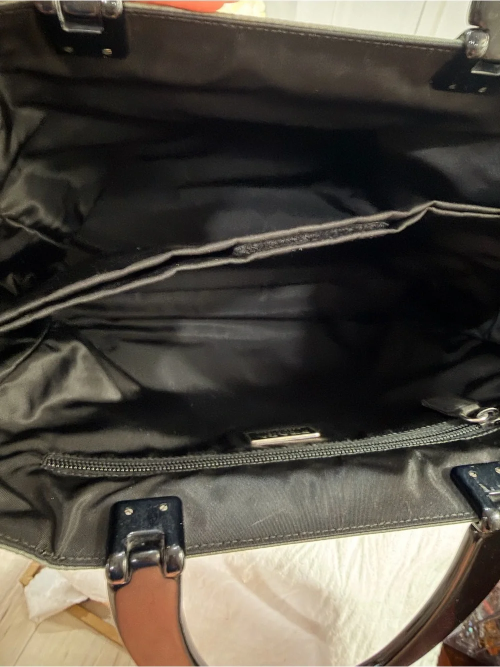 Prada Vintage
Tessuto Nylon Top Handle Bag & LARGE Prada Dustie 🔺 - Picture 7 of 17